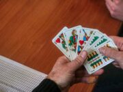 Naturfreunde Rüsselsheim Einführung ins Doppelkopf-Kartenspiel beim Seniorentreff mit Kaffee und Kuchen