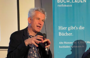 Literarisches Duett in Bodenheim Uwe Wittstock und Peter Arens über „Marseille 1940 – Die große Flucht der Literatur“