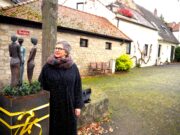 „Dorfgeflüster“ contra Brunnengeplätscher Pressegespräch zur gespendeten Skulptur der Künstlerin Rosi Röhm