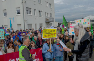 Ingelheim steht auf Friedlicher Protest gegen AfD-Geschäftsstelle in Uhlerborn