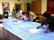 „100 Boote – 100 Millionen Menschen”