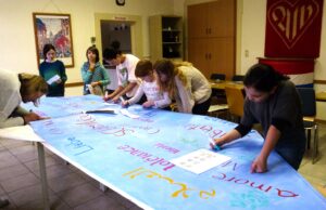 „100 Boote – 100 Millionen Menschen”