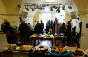 Flohmarkt, Kunst und Gemeinschaft