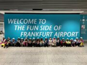 Schulkinder der Pusteblume besuchen den Frankfurter Flughafen