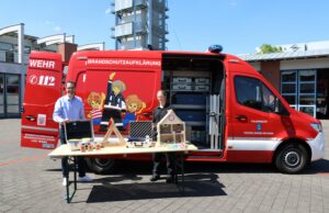 Neues Fahrzeug für die Brandschutzerziehung in Dienst gestellt