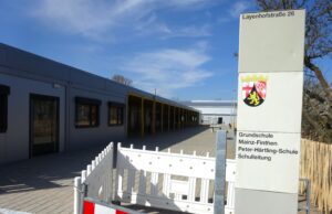 Gute Schulbedingungen am Interimsstandort Besichtigung am Standort Uhlerborner Straße