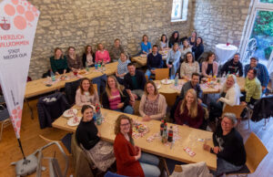 Guter Austausch in fröhlicher Runde DANKESCHÖN >> Stadt würdigt Arbeit der Kita-Teams und Elternarbeit