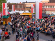 Musikalische Abwechslung und 1. Frühsommer-Shopping STRASSENFEST >> Nieder-Olm feiert vom 31. Mai bis 2. Juni rund um den Rathausplatz