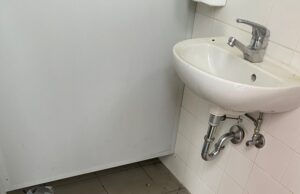 Verschmutzungen in der öffentlichen Toilette auf dem Alten Friedhof und Vandalismus an der Alten Malzfabrik