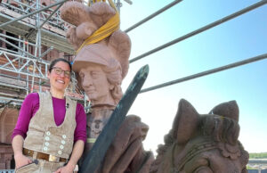 Neuer Kopf für heiligen Martin Figur auf dem Dach des Mainzer Doms wieder vollständig