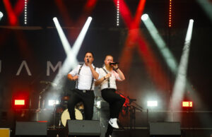 „Kultur im Park“ mit Spielübertragung Vier Abende mit Kabarett und Musik in Bodenheim