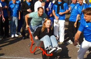 „Flotte Kronen“ und „heiße Schieber“ am Start Zum Auftakt des 46. Brezelfestes gab es ein Schubkarrenrennen