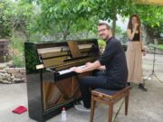 Vom Feuersturm zum Frühlingsdrang Gonskultur präsentierte das Duo Sonura im Hof von Hier & jetzt