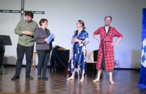 „Raus aus dem Pfarradies“ Kirchenkabarett “Das weißblaue Beffchen” in der Evangelischen Kirche Gonsenheim