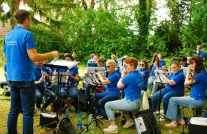 Vom Marsch bis zum Schlager – Musikfreunde Zornheim zu Gast im Pfarrgarten Konzert >>>Zornheimer Musikfreunde begeisterten in Marienborn