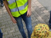 Grundschule Hasengrund erneuert „gelbe Füße“ auf dem Schulweg