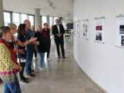 Die Atombombenopfer von Hiroshima und Nagasaki mahnen Ausstellung und Vortrag im Rathaus