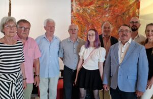 Holpriger Start einer großen Liebe Theatergruppe >>>„Die Finthlinge“ waren Gäste beim Sommerfest des HGV im Atrium Hotel