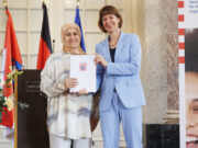 Die Rüsselsheimerin Bahia Bakkali wurde für ihr Engagement als Integrationslotsin ausgezeichnet
