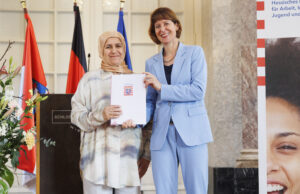 Die Rüsselsheimerin Bahia Bakkali wurde für ihr Engagement als Integrationslotsin ausgezeichnet