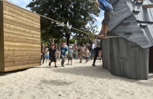 Spielparadies eröffnet Neuer Spielplatz in der Stevenagestraße begeistert