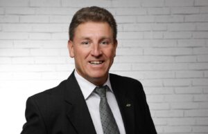 Gesundheitsexperte aus Höchst feiert Jubiläum Bezirksleiter Dr. h.c. Markus Heuser von der DAK-Gesundheit ist seit 40 Jahren im Dienst