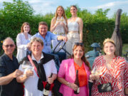 Weinwanderung zum Weinfestabschluss in Ebersheim Ebersheimer Winzer begrüßten die Gäste in den Winzerhöfen