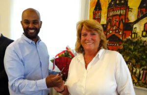 Das Ende einer Ära und ein Neuanfang in Gonsenheim Sabine Flegel gibt den Rathausschlüssel an Josef Aron weiter