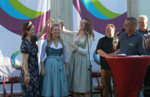 44. Harxheimer Weinhöfefest feierlich eröffnet Die neue Harxheimer Weinprinzessin heißt „Sophia I“