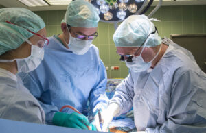 30000. Leber transplantiert Universitätskliniken >>>Lebertransplantationschirurgie ist stolz