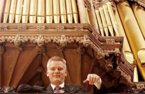 Englischer Orgelvirtuose gibt Konzert in Kostheim
