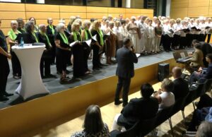 Bunter Abend der Chöre Musik und Gesang erfreuen im Landratsamt