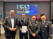 Tim Menke schließt als Jahrgangsbester Ausbildung zum Werkfeuerwehrmann ab