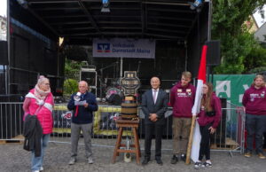Vier Tage lang Spaß und Party im Bergdorf Kirchweihfest >>>Die Finther Kerb lockte auf den Rodeneckplatz