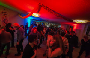 „Das ist immer ein Fest“ Kontakte >>>Disco im Quartier am Hartenberg