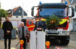 13.000 Kilo, 320 PS – Segnung des Löschfahrzeugs LF20KatS Brandschutz >>>Freiwillige Feuerwehr Hechtsheim weihte ihr neuestes Fahrzeug ein