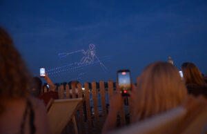 Die Lichtershow zum Johannisnacht-Abschluss kommt diesmal besser an Die spürbare Verbesserung krönt ein Fest, das zum Großteil unter der Hitzelast litt