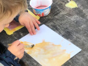 Klecksen mit Brombeeren Eltern-Kind-Workshop im Ober-Olmer Wald