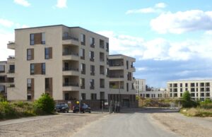 Poller oder Pflanzkübel für das Heiligkreuzviertel? Der Ortsbeirat Weisenau will die Kinder im Neubaugebiet besser schützen