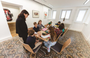 Ein Spiel aus Licht und Farbe Glasmalerei für kleine Künstler in der KinderKunstWerkstatt