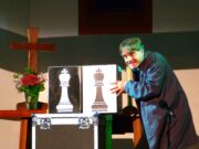 „Wer kennt denn schon des Lebens wirklich Spiel?” Theater >>>Stefan Kluge brillierte im Theaterstück „Heute weder Hamlet”