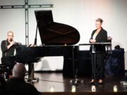 Ein Abend mit „2Flügel“ Konzert >>>Christina Brudereck und Benjamin Seipel singen, sprechen und spielen ihr Konzert „Goldzwanziger“