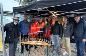 Lions Club auf dem Wochenmarkt Gesundheitsvorsorge, Lionswein und Konzertkarten