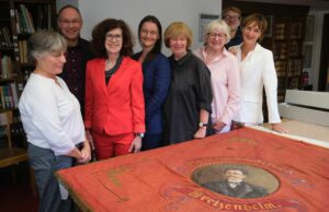 SPD-Parteifahne von 1891 ist restauriert Parteigeschichte >>>Präsentation im Mainzer Stadtarchiv