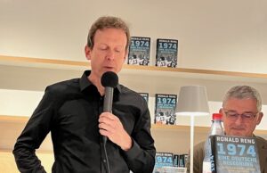 „Schreiben ist wie ein Rausch“ Ronald Reng las in Bodenheim aus seinem Buch „1974 – eine deutsche Begegnung“