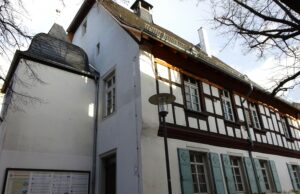 Bretzenheimer Rathaus soll 2026 wiedereröffnet werden Baustelle >>>Baudezernentin Marianne Grosse macht dem Ortsbeirat Hoffnungen