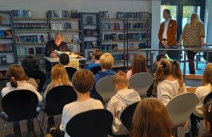 Bürgermeister und Erste Stadträtin lesen Kindern vor