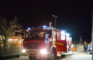 Feueralarm in der Peter-Härtling-Grundschule Feuer und dichter Rauch im Klassenraum – Jahreshauptübung der Finther Feuerwehr