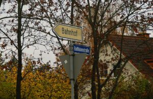 Wo bitte geht es hier zum Bahnhof? CDU Gonsenheim moniert fehlende Hinweisschilder und stellt Antrag an die Verwaltung