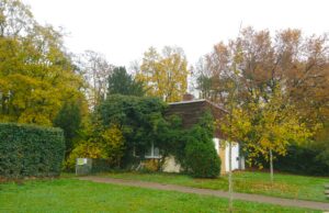 Kann am Friedhof ein Rückzugsort für Jugendliche entstehen? Friedhofswärterhaus soll abgerissen werden – Gonsenheimer CDU will Fläche sichern